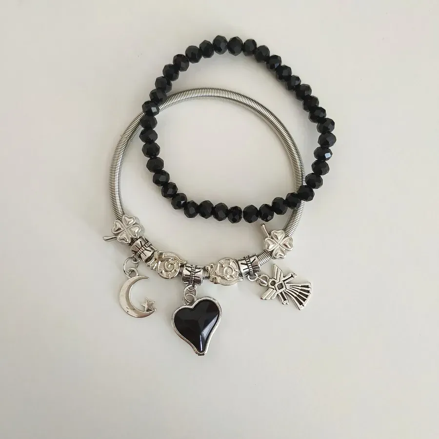 Set dvoch dámskych náramkov s príveskami Silver Heart black