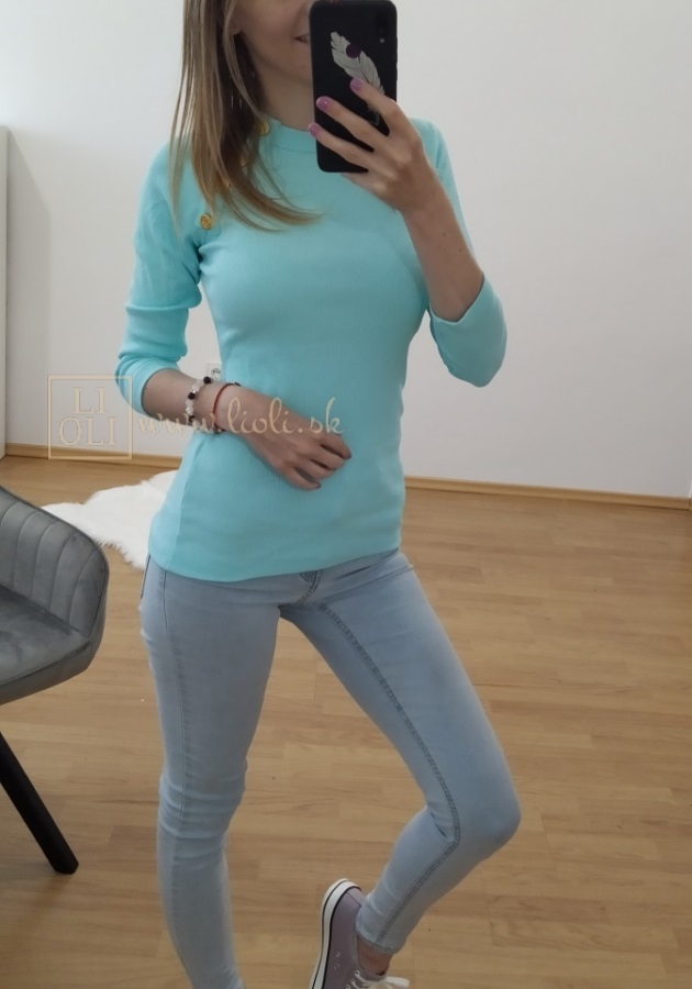 Dámske mimt tričko so zlatými gombíkmi