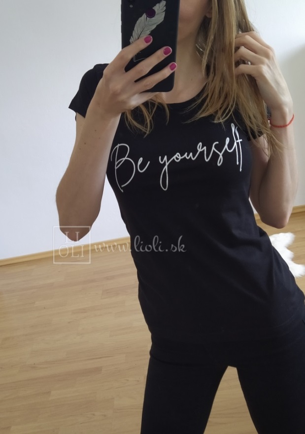 Dámske čierne tričko s nápisom Be Yourself