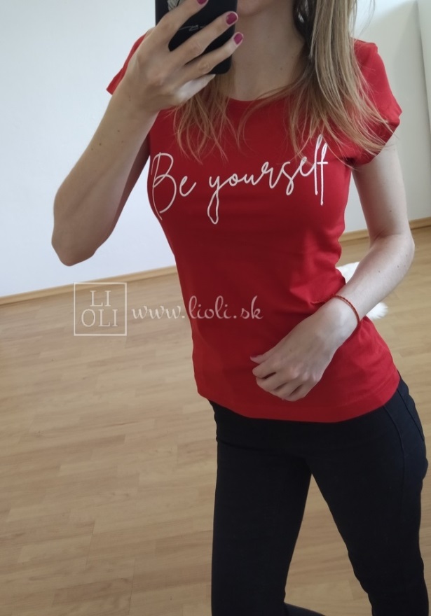 Dámske červené tričko s nápisom Be Yourself