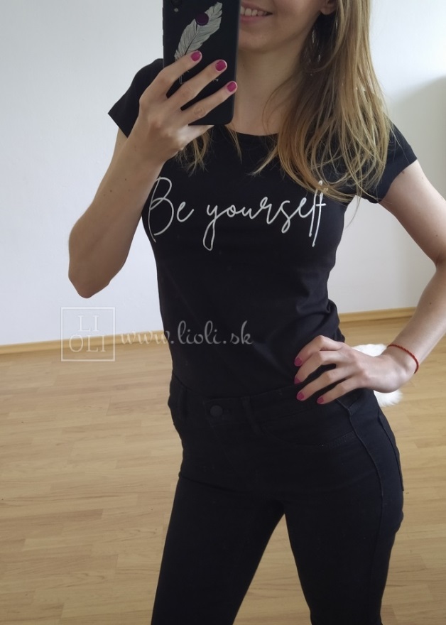 Dámske čierne tričko s nápisom Be Yourself