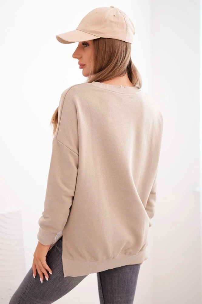 Dámska svetlo béžová oversize mikina s nášivkou Famous