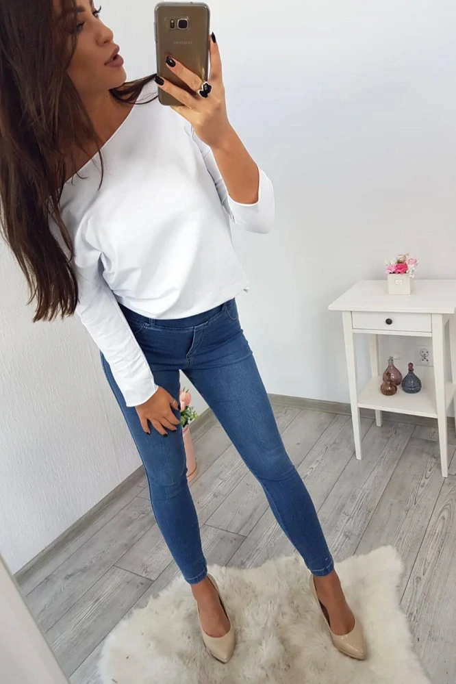 Dámske tričko CASUAL s lodičkovým výstrihom biele