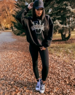Dámska čierna zateplená oversize mikina Vanderbilt